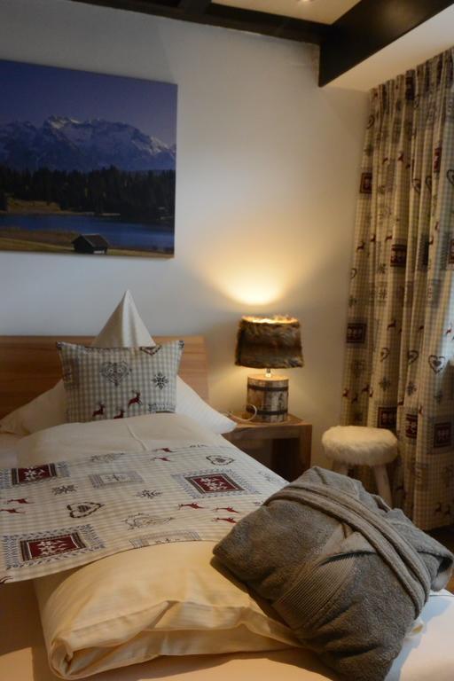 Ferienwohnung Linderspitzblick Mittenwald Zimmer foto